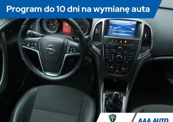 Opel Astra cena 34000 przebieg: 107733, rok produkcji 2011 z Głogów Małopolski małe 232